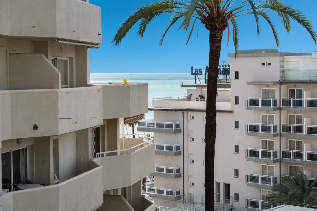 Benalbeach Bliss Seafront Retreat with Balcony