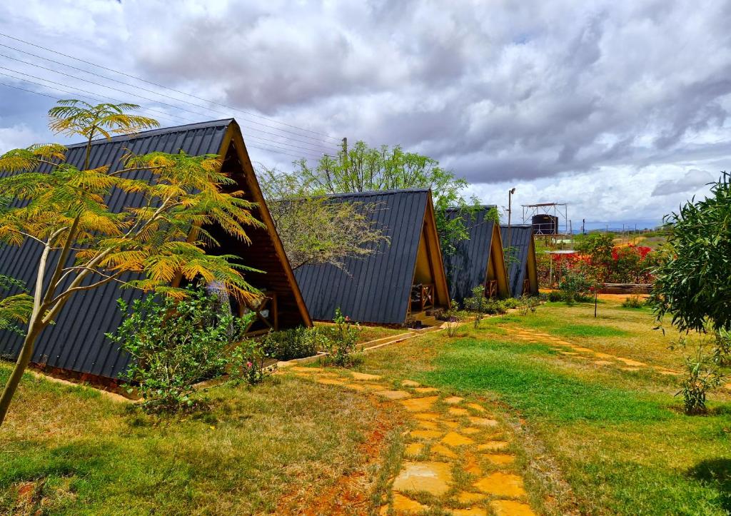 Zahrada ubytování Boma Simba Safari Lodge