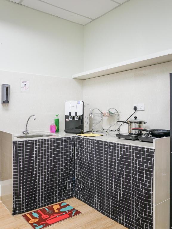 Kuchyň nebo kuchyňský kout v ubytování Cheerful Guesthouse #Adventist#BudgetStay