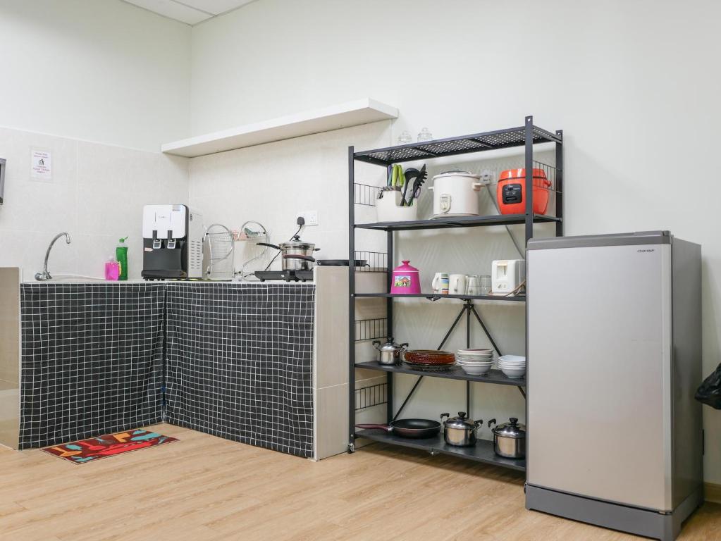 Kuchyň nebo kuchyňský kout v ubytování Cheerful Guesthouse #Adventist#BudgetStay