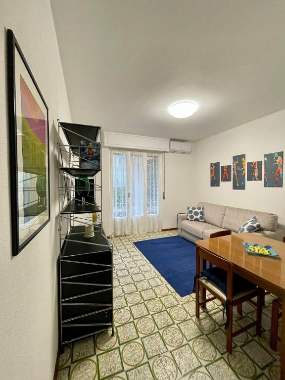 TV a/nebo společenská místnost v ubytování Matchpoint Apartment