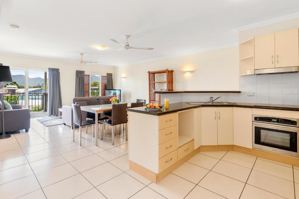 Bay Village Tropical Retreat & Apartments - Resim 40
