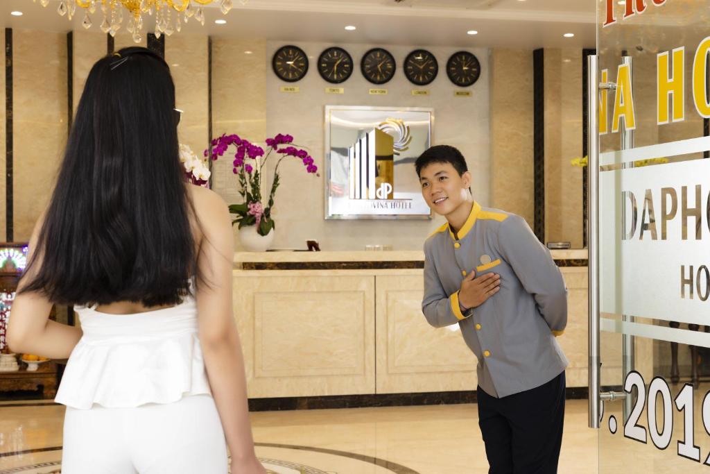 Nhân viên tại Daphovina Hotel