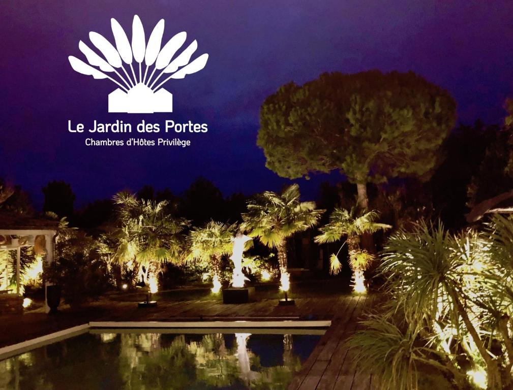 ein Zeichen für die luana los portosriores Konsulatsgebäude in der Unterkunft Le Jardin des Portes in Les Portes