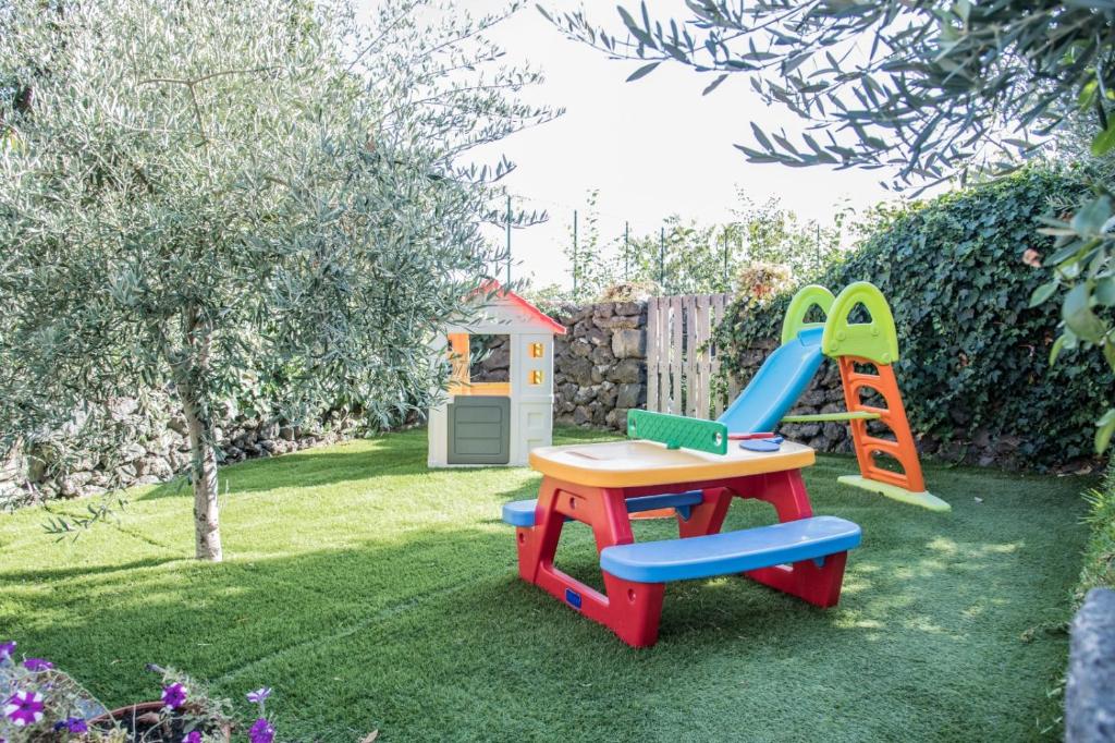 Plac zabaw dla dzieci w obiekcie La Casa dell'Alloro