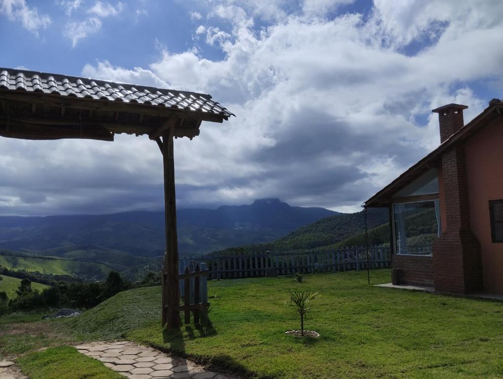 Nespecifikovaný výhled na hory nebo výhled na hory při pohledu z luxury tent