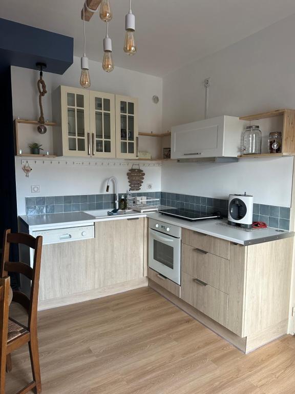 Photo de la galerie de l'établissement Cocon lumineux T3 proche de Lyon, facile d'accès, à Saint-Fons