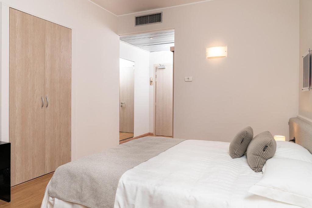 Postel nebo postele na pokoji v ubytování Helios Hotel & Terrazza MIA