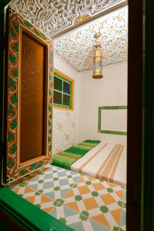 Postel nebo postele na pokoji v ubytování Colorful traditional Riad w/views of Spain