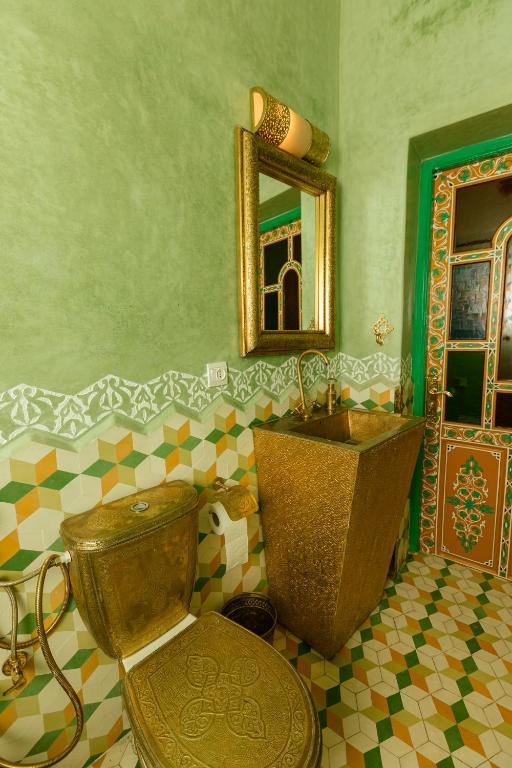 Posezení v ubytování Colorful traditional Riad w/views of Spain