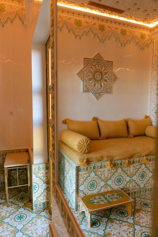 Posezení v ubytování Colorful traditional Riad w/views of Spain