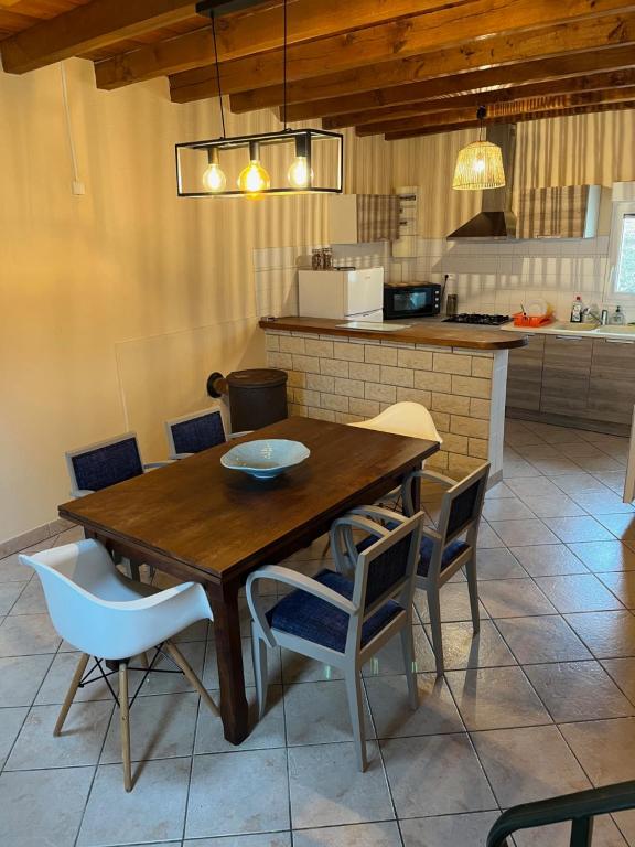 Dapur atau dapur kecil di Emmanon - Maison a la campagne au calme