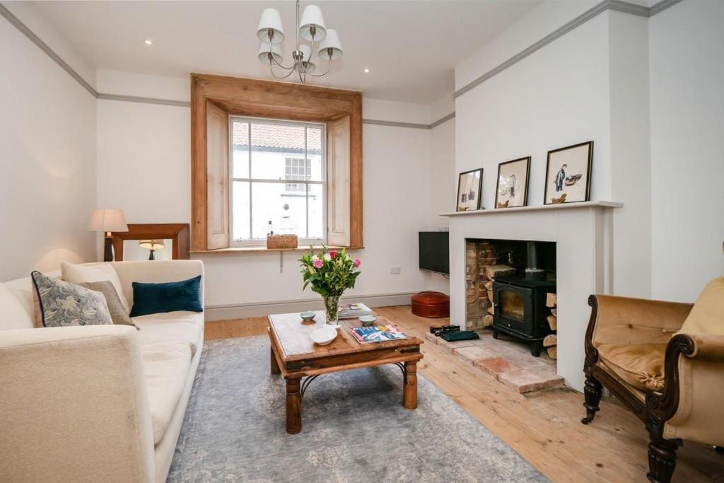 A seating area at Perfect Cosy Cottage