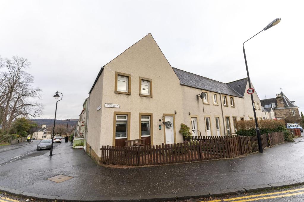 a building on the side of a street at Iona in Stirling