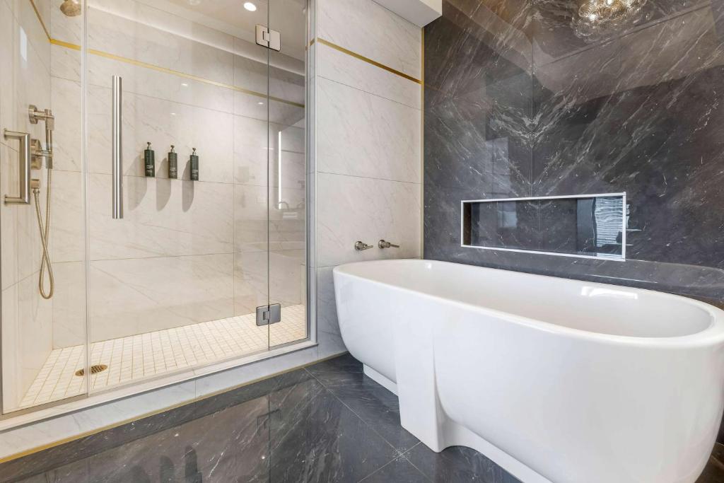Ein Badezimmer in der Unterkunft Hilton Club Elara Las Vegas