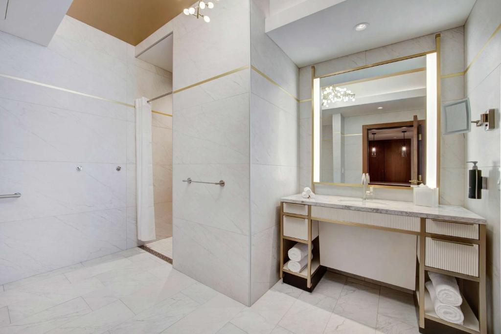Ein Badezimmer in der Unterkunft Hilton Club Elara Las Vegas