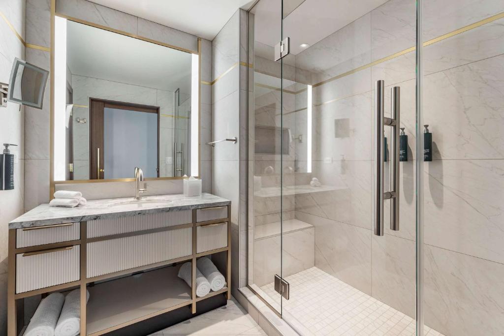 Ein Badezimmer in der Unterkunft Hilton Club Elara Las Vegas