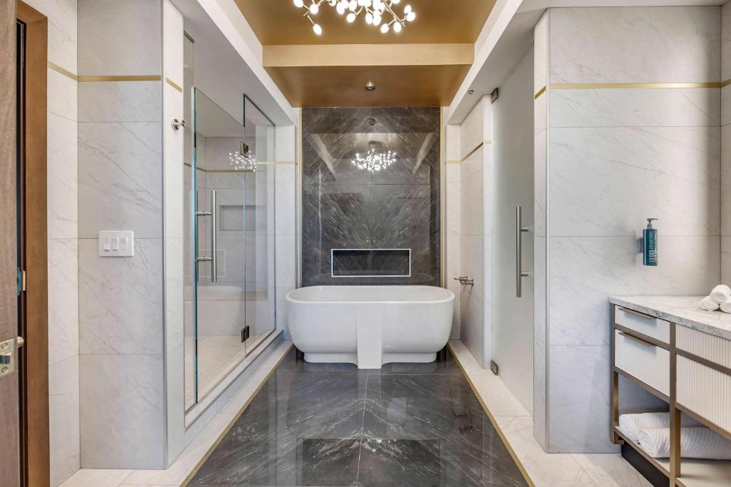 Ein Badezimmer in der Unterkunft Hilton Club Elara Las Vegas