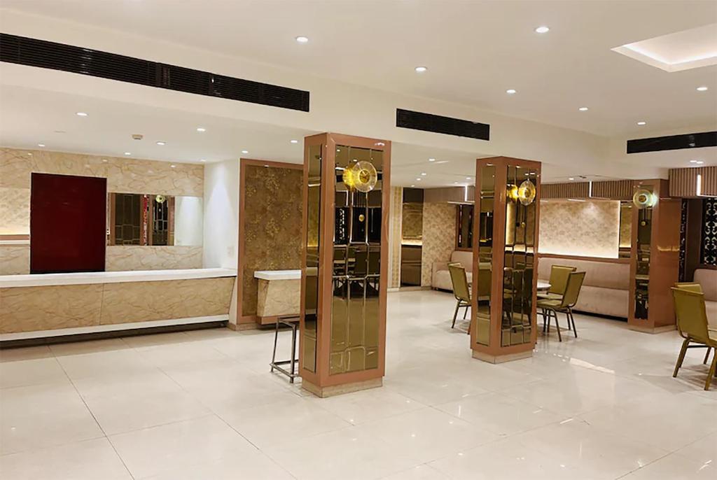 Fotografie z fotogalerie ubytování Qotel Hotel AT Residency Kaushambi Anand Vihar v destinaci Ghaziabád