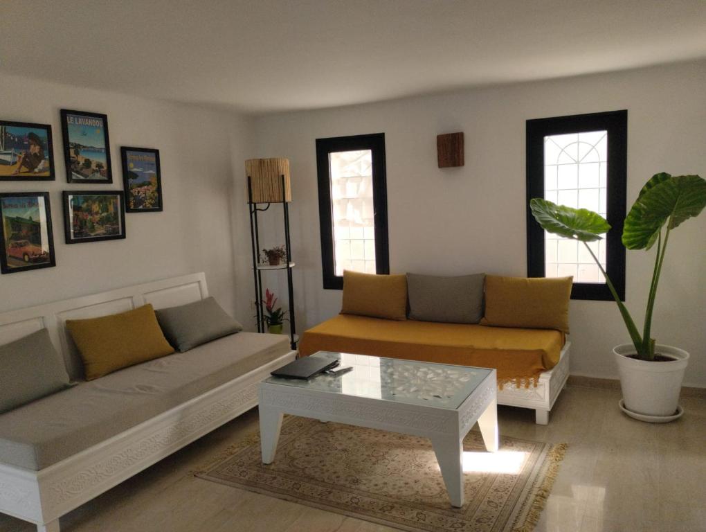 a living room with a couch and a table at Duplex Hammamet in Hammamet
