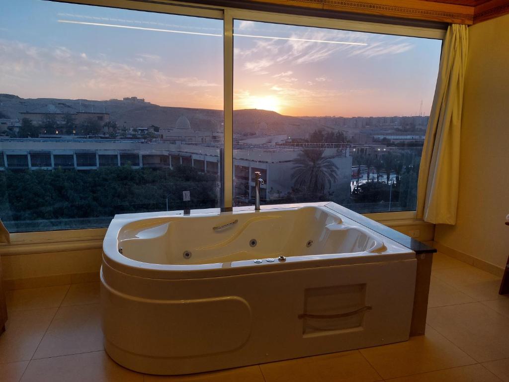 DouDou Pyramids View Hotel - 8