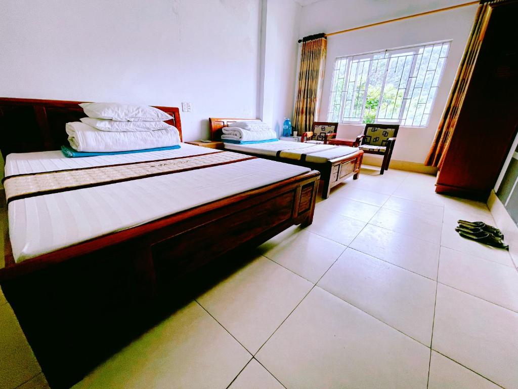 מיטה או מיטות בחדר ב-Khách sạn Đá Vàng - Golden Stone Hotel