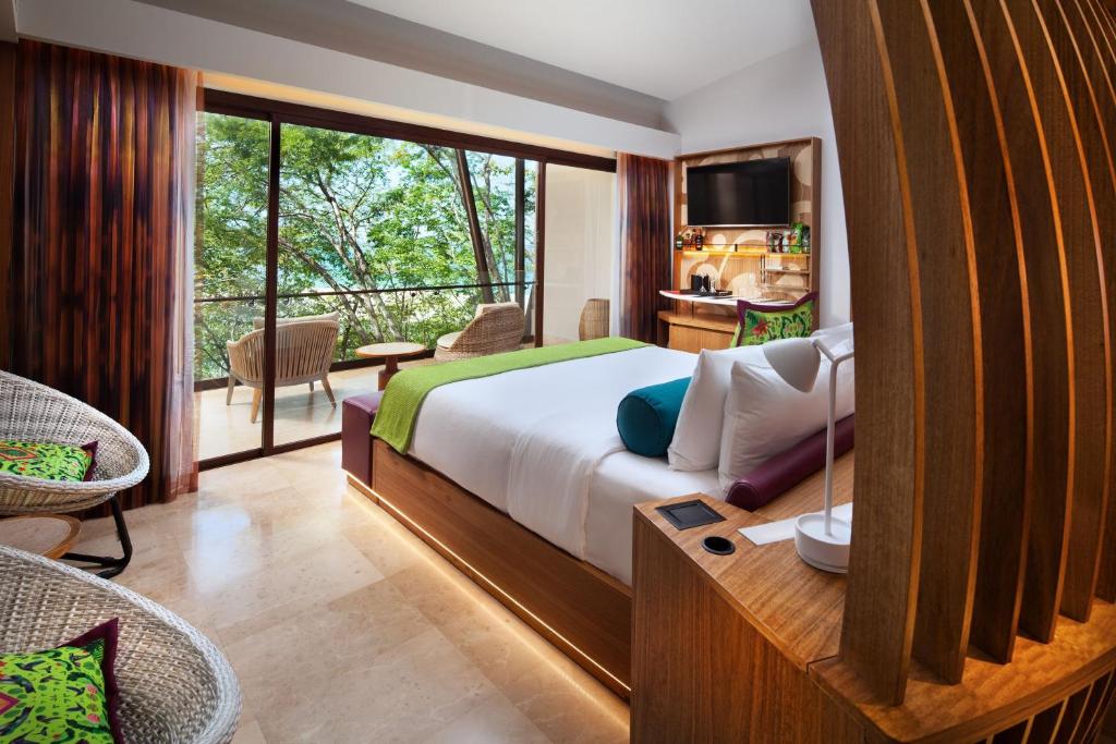 Кровать или кровати в номере W Costa Rica Resort – Playa Conchal
