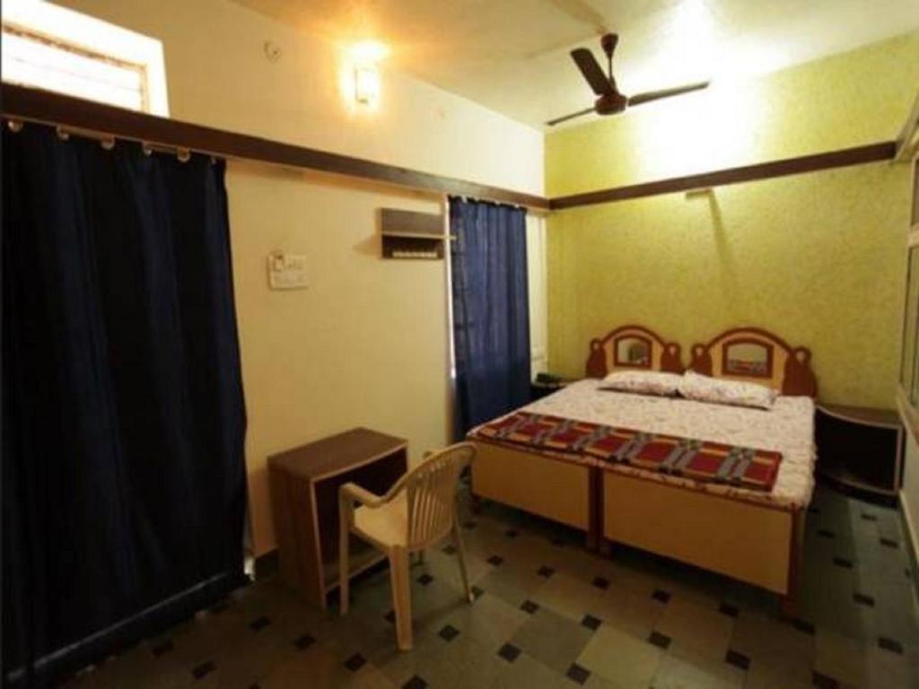 Postel nebo postele na pokoji v ubytování Hotel Om Pushkar