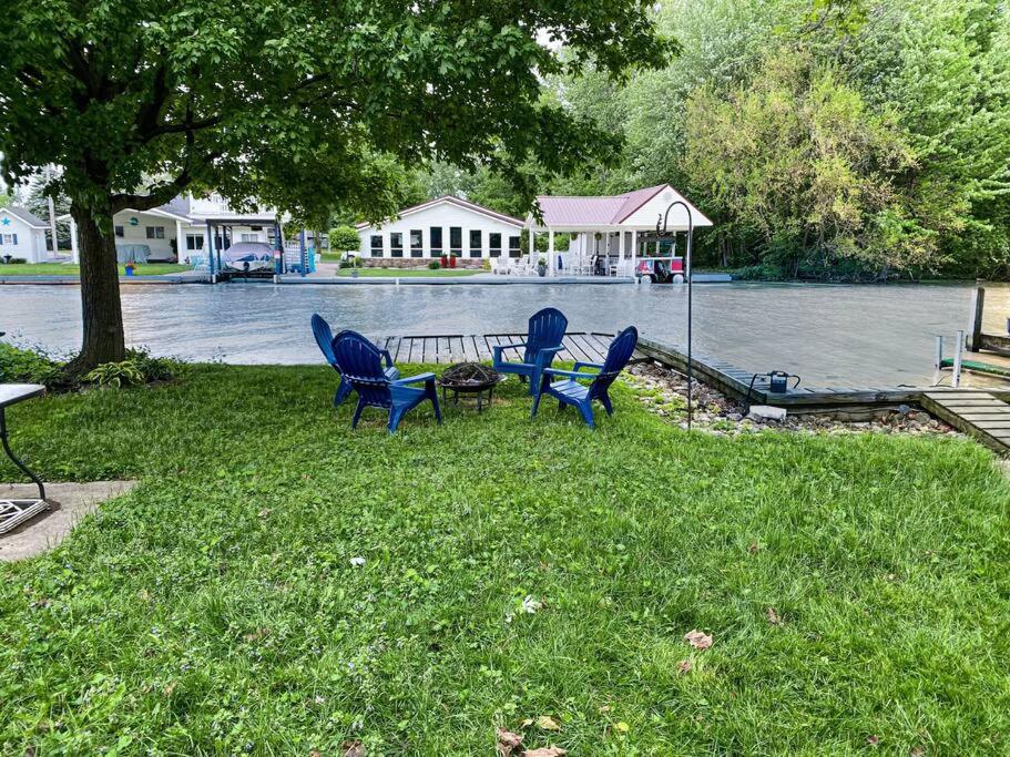 The Great Escape Lakefront w/ a dock, Russells Point (updated prices 2024)