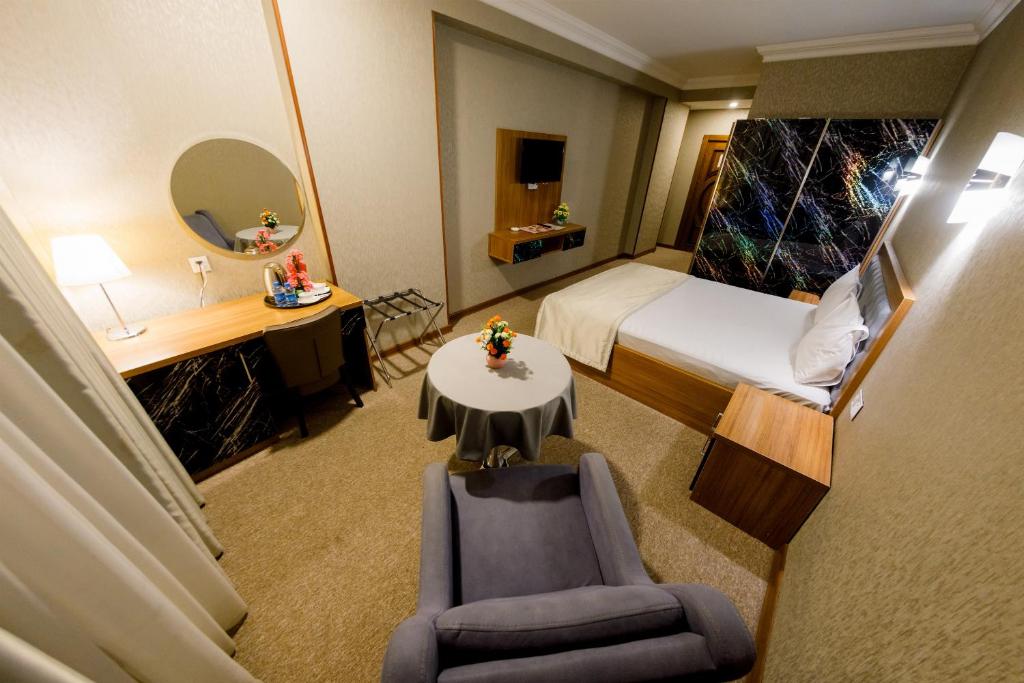 Postel nebo postele na pokoji v ubytování Royal Sapphire Hotel