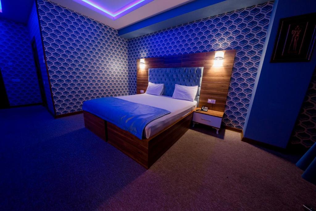 Postel nebo postele na pokoji v ubytování Royal Sapphire Hotel