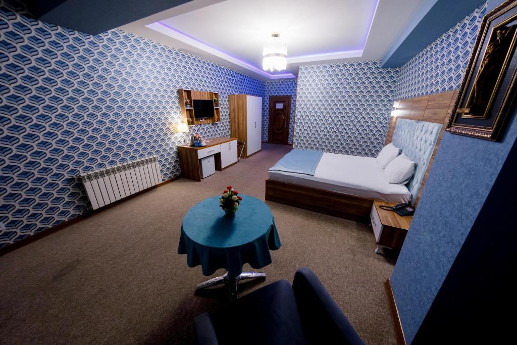 Postel nebo postele na pokoji v ubytování Royal Sapphire Hotel