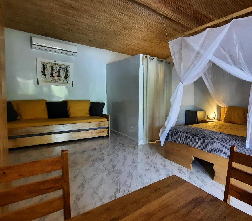 Chez Nous Chez Vous - Deluxe King Room