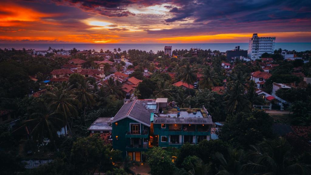 a house in the middle of a city at sunset at Woodnest Summerside in Negombo