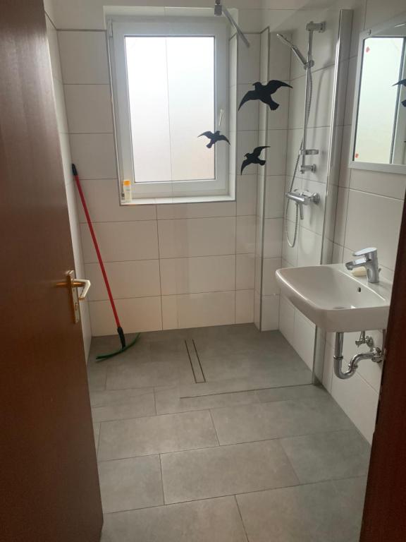 Koupelna v ubytování Monteure & Handwerker einfach, unkompliziert und preiswert in Alsfeld