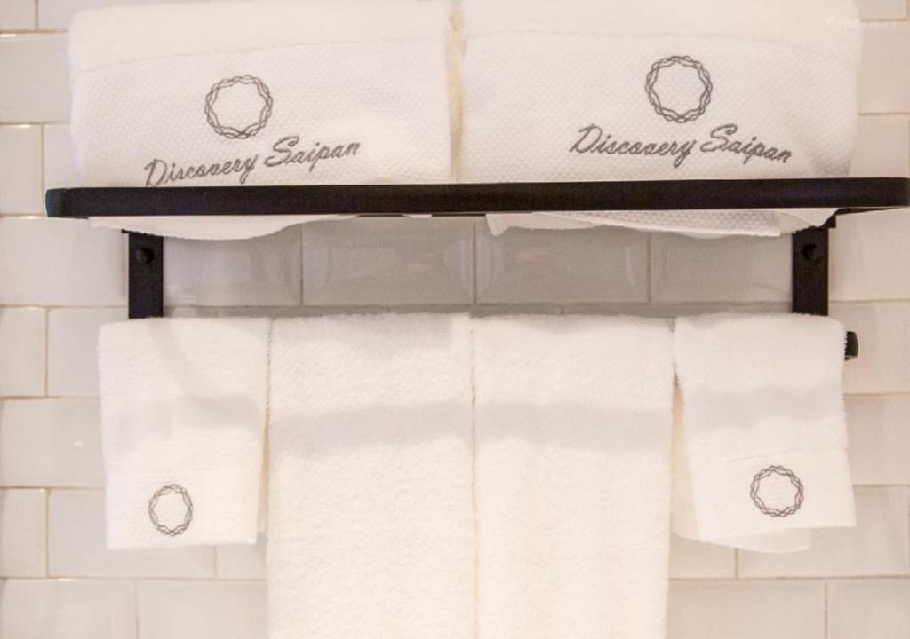 Certifikát, hodnocení, plakát nebo jiný dokument vystavený v ubytování Discovery Saipan Hotel