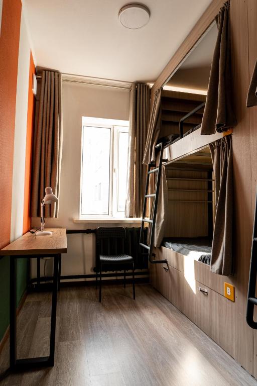Kuchyň nebo kuchyňský kout v ubytování People Hostel & Coworking