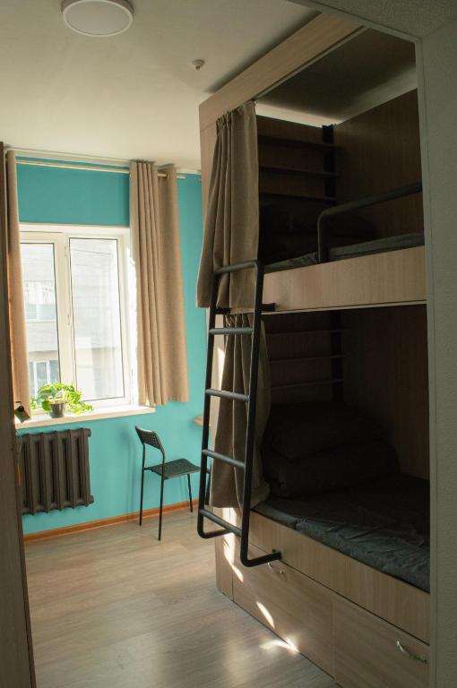 Palanda nebo palandy na pokoji v ubytování People Hostel & Coworking