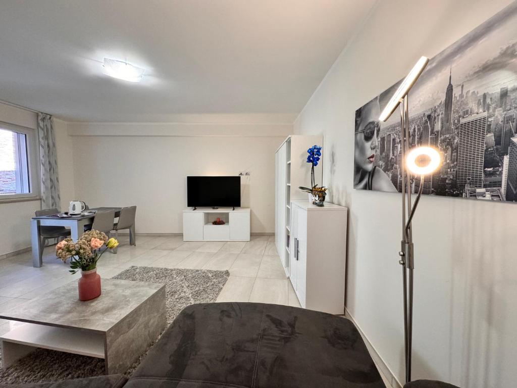 TV a/nebo společenská místnost v ubytování Yachting Residence