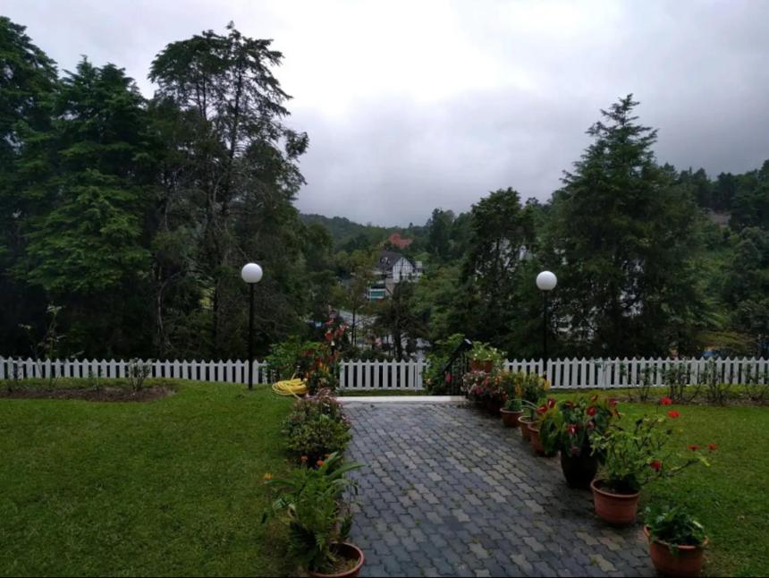 Zahrada ubytování Bukit Ruil Bungalow - Clementine Suite