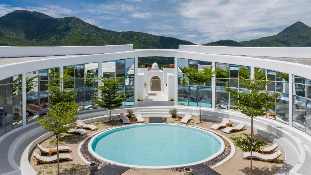Nespecifikovaný výhled na hory nebo výhled na hory při pohledu z hotelu