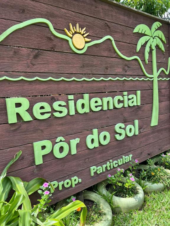 a sign for a medicinal herbal pot do so at Chácara Lagoa do Palmital in Osório