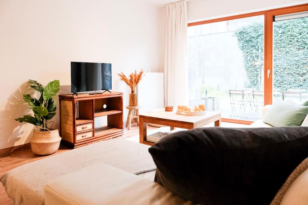 a living room with a couch and a tv at Tienne d'Anvers in Antwerp