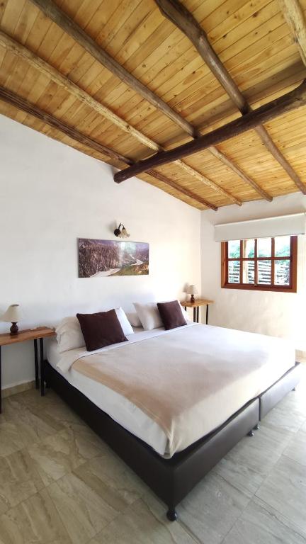 Llit o llits en una habitació de Hotel Boutique Santa Clara Mesa de los Santos