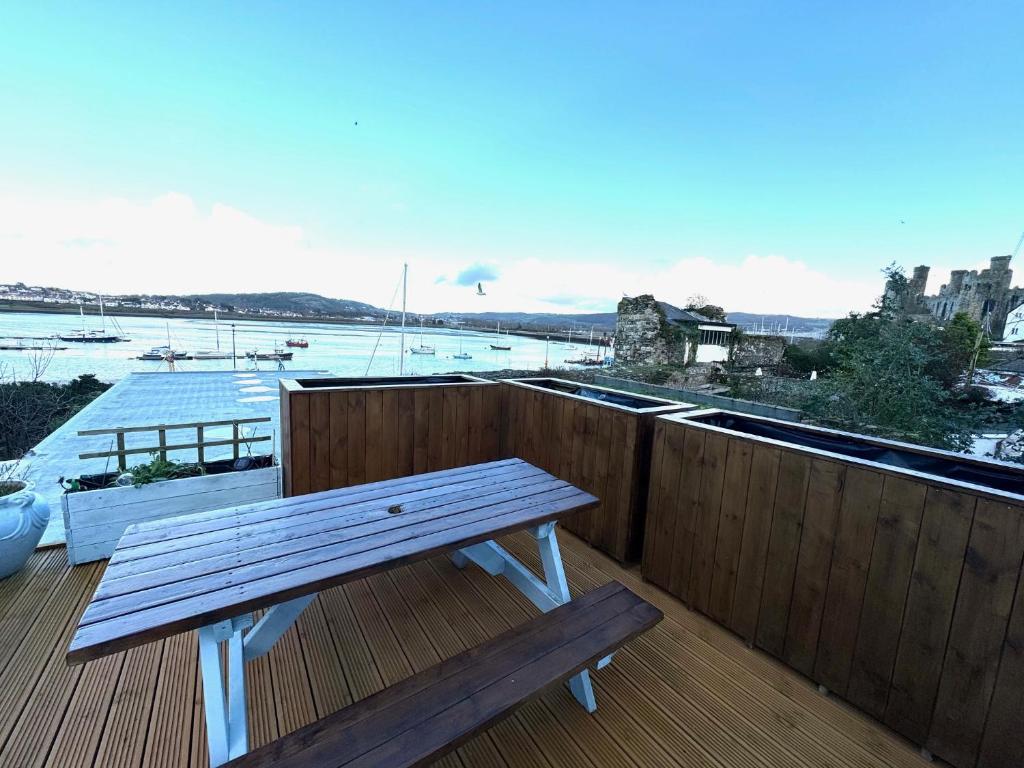 Compton House 1, Conwy (updated prices 2025)