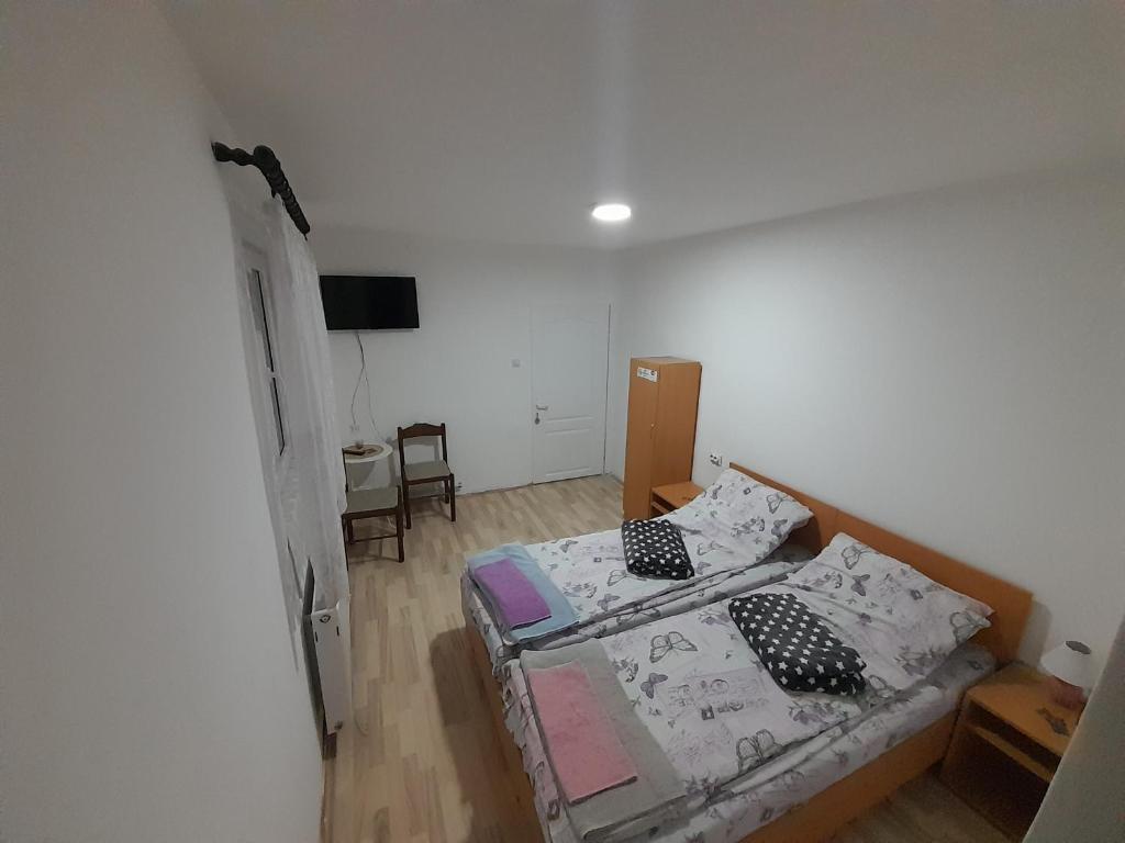 Postel nebo postele na pokoji v ubytování Guest House Vila Banjica