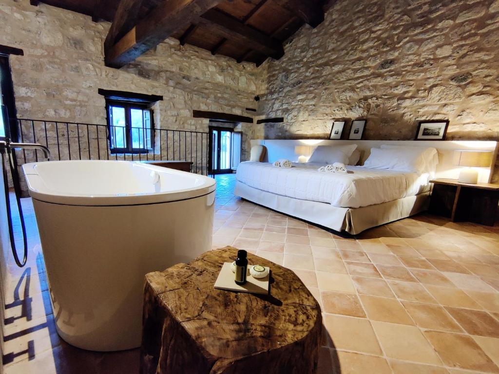 Postel nebo postele na pokoji v ubytování Castel Di Luco