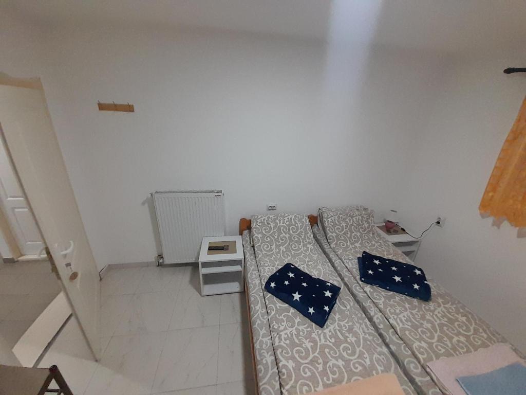 Postel nebo postele na pokoji v ubytování Guest House Vila Banjica