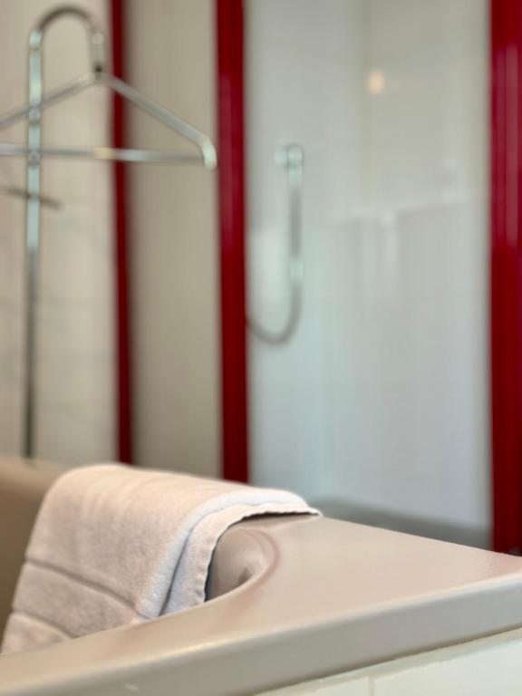 Postel nebo postele na pokoji v ubytování Ferienhaus 80er Liebe mit Whirlpool