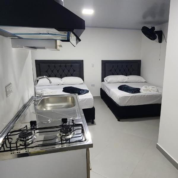 Postel nebo postele na pokoji v ubytování Aparta Hotel la 80 Estadio